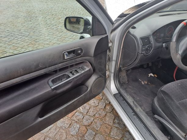 Volkswagen Golf 1.9 TDI · Ano 2003