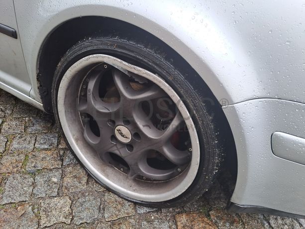 Volkswagen Golf 1.9 TDI · Ano 2003