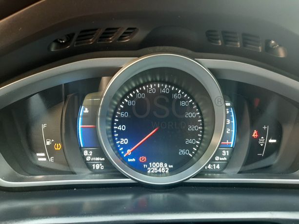 Volvo V40 D2 · Ano 2015