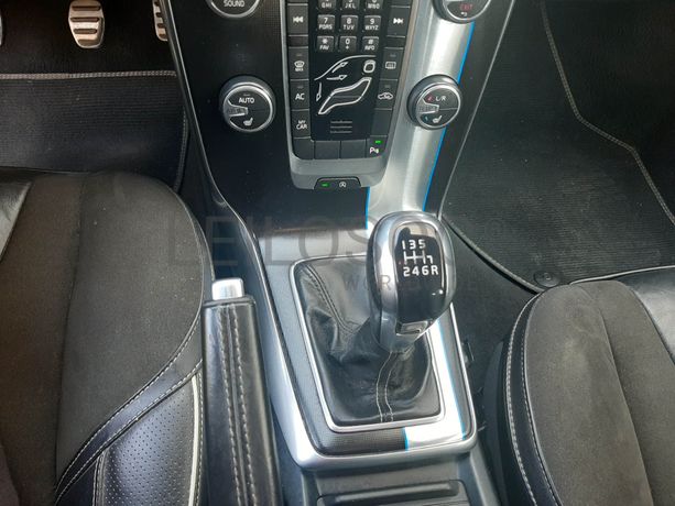 Volvo V40 D2 · Ano 2015