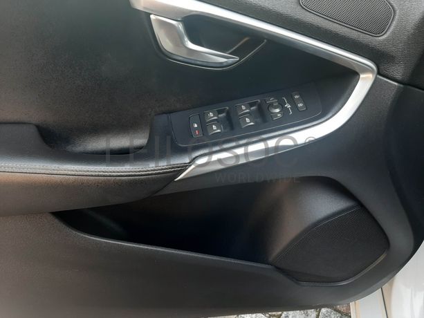 Volvo V40 D2 · Ano 2015