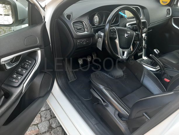 Volvo V40 D2 · Ano 2015