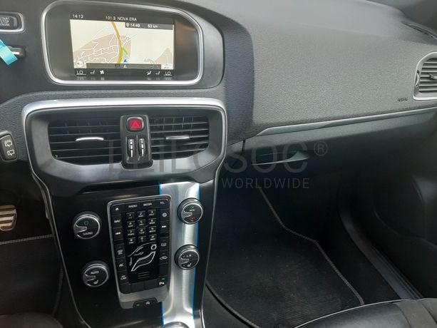 Volvo V40 D2 · Ano 2015