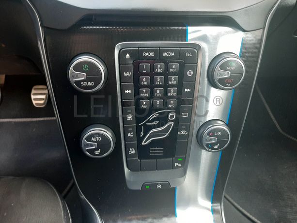 Volvo V40 D2 · Ano 2015