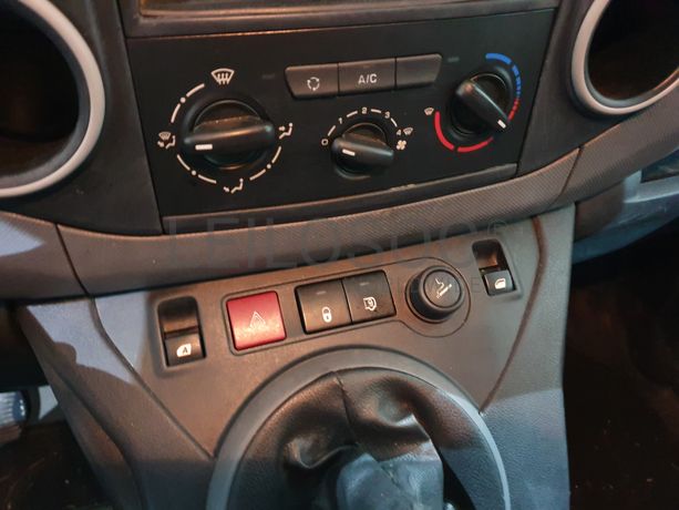 Peugeot Partner · Ano 2015