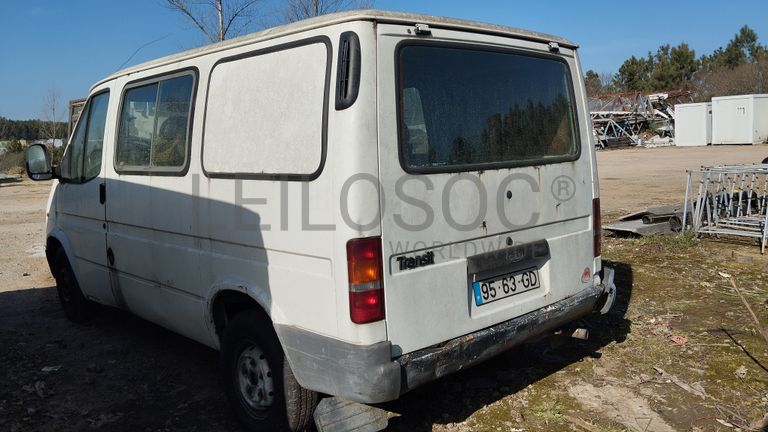 Ford Transit 120 Van (TN-4)