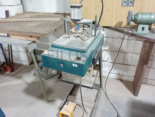 Máquina de cravar cantos