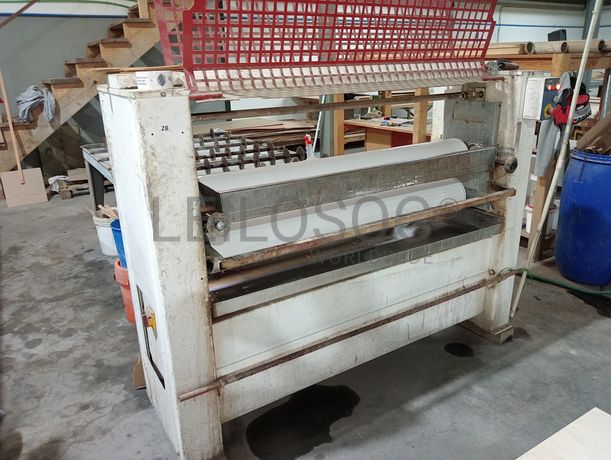 Máquina de dar cola