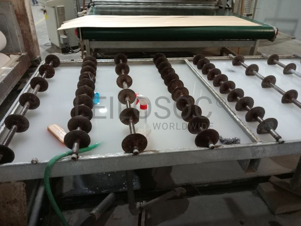 Máquina de dar cola