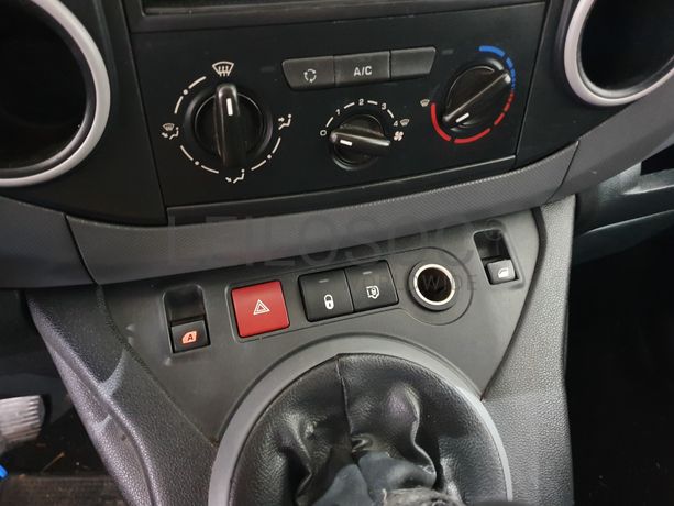 Peugeot Partner · Ano 2015