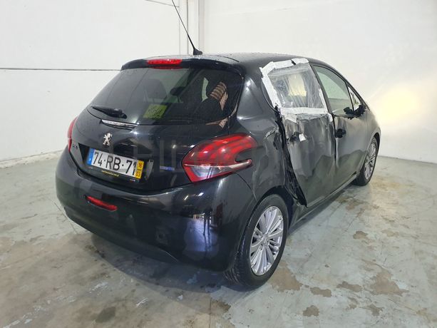 Peugeot 208  · Ano 2016