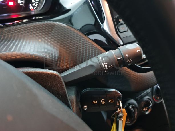 Peugeot 208  · Ano 2016