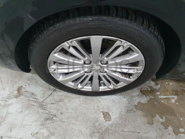 Peugeot 208  · Ano 2016