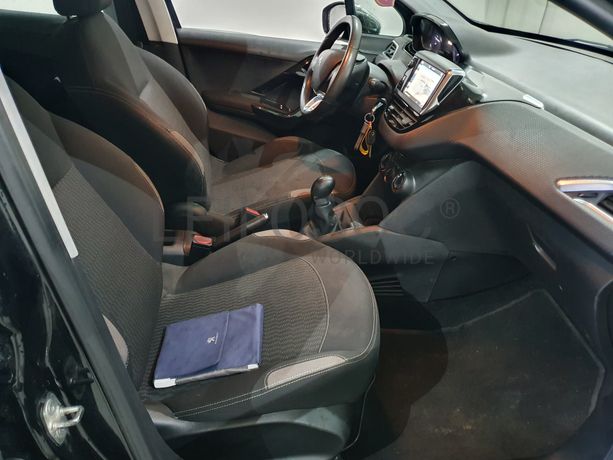 Peugeot 208  · Ano 2016