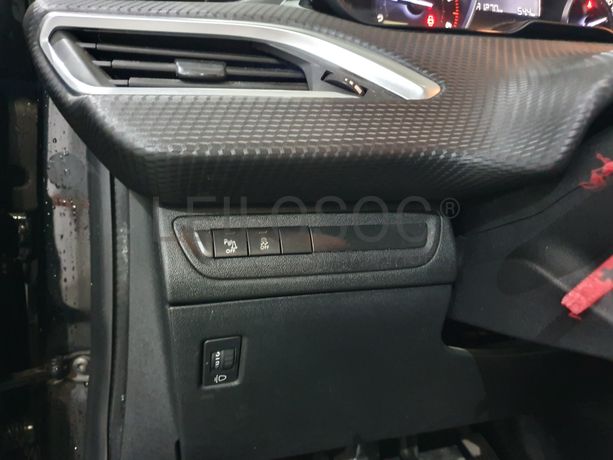 Peugeot 208  · Ano 2016