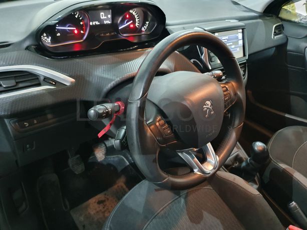 Peugeot 208  · Ano 2016