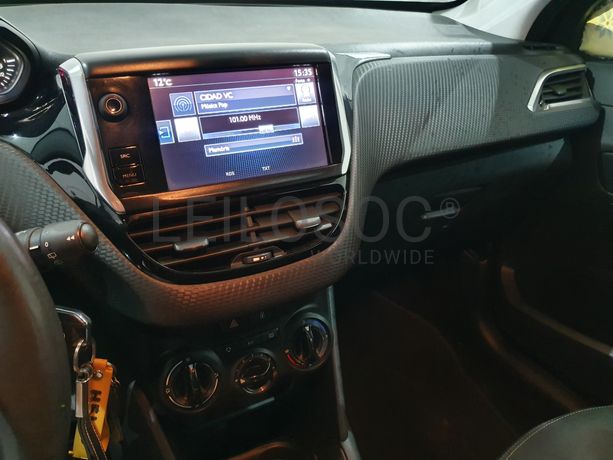 Peugeot 208  · Ano 2016