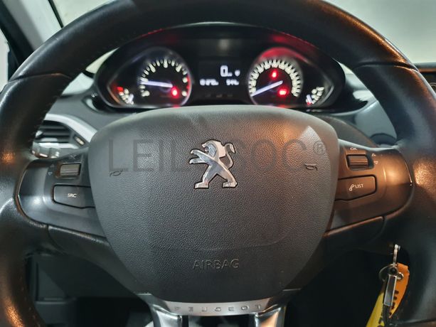 Peugeot 208  · Ano 2016