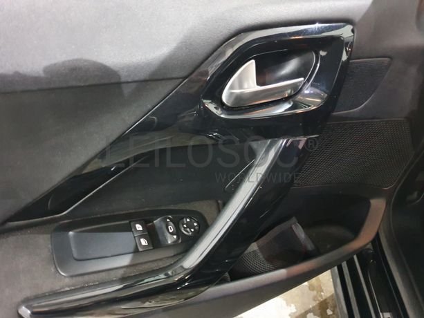 Peugeot 208  · Ano 2016