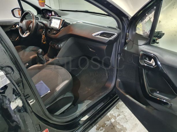 Peugeot 208  · Ano 2016