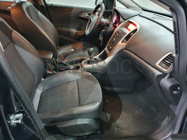 Opel Astra · Ano 2012