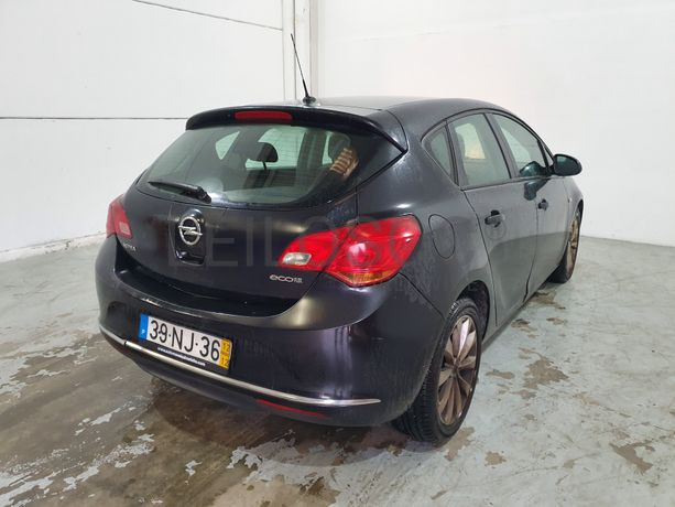 Opel Astra · Ano 2012