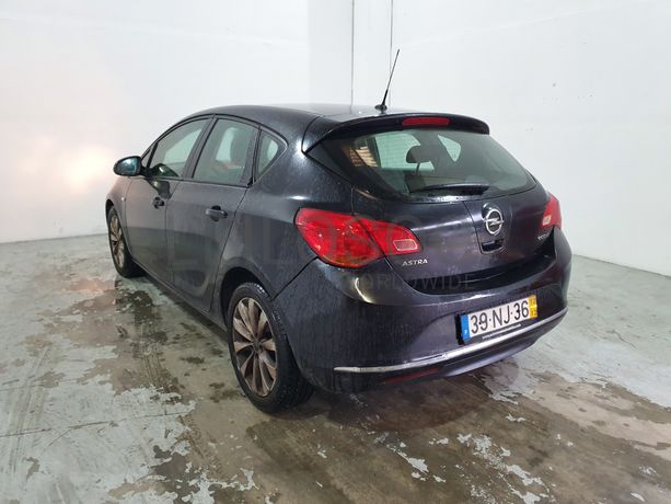 Opel Astra · Ano 2012