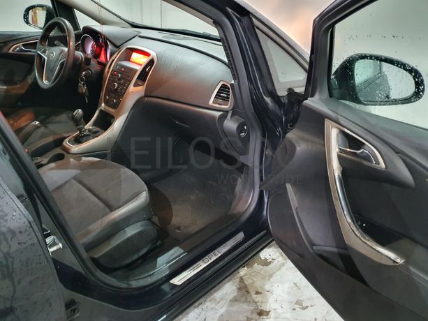 Opel Astra · Ano 2012