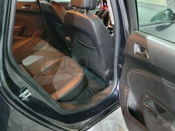 Opel Astra · Ano 2012