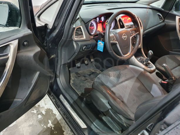 Opel Astra · Ano 2012