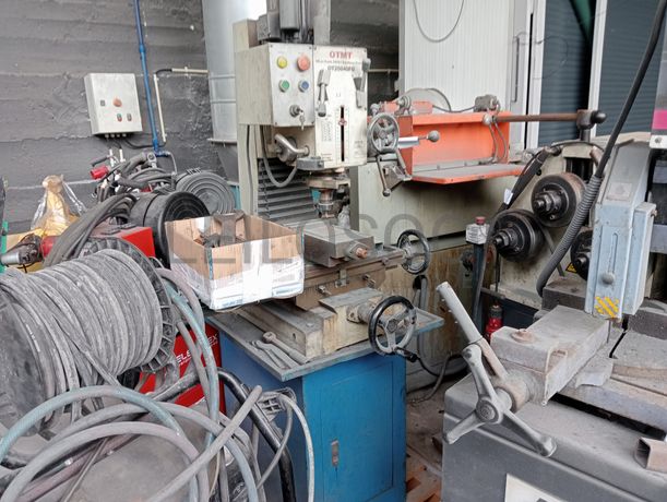 Máquina de furar de coluna