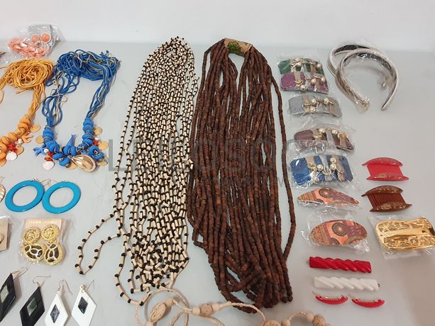 Lote Único - Álbuns Fotos · Bijuterias · Bolsas · Candeeiros · Intercomunicadores · Patins · Pianos Elétricos · Porta Cartões · Sapatos Bebé