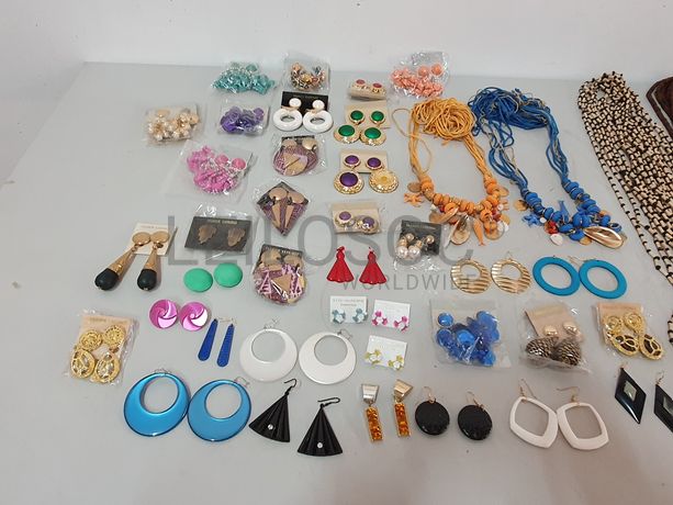 Lote Único - Álbuns Fotos · Bijuterias · Bolsas · Candeeiros · Intercomunicadores · Patins · Pianos Elétricos · Porta Cartões · Sapatos Bebé