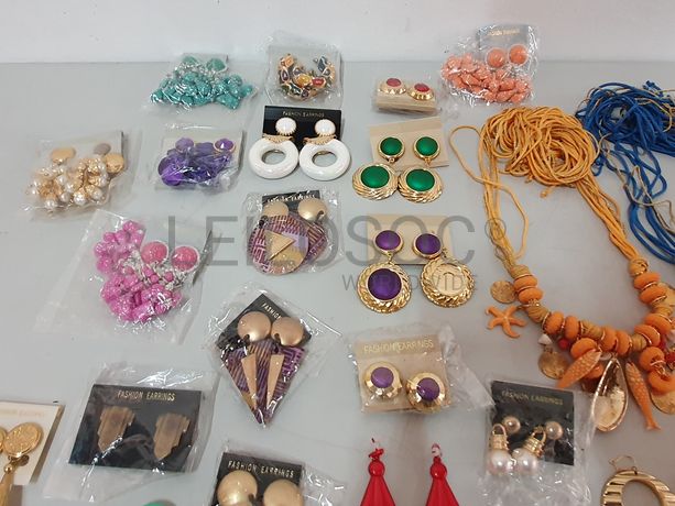 Lote Único - Álbuns Fotos · Bijuterias · Bolsas · Candeeiros · Intercomunicadores · Patins · Pianos Elétricos · Porta Cartões · Sapatos Bebé