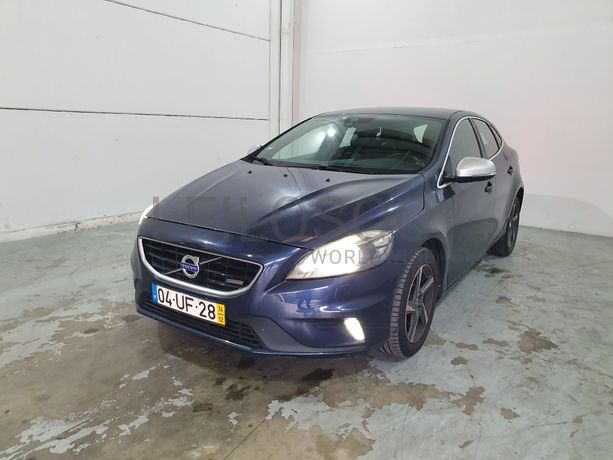 Volvo V40 D4 R Design · Ano 2014