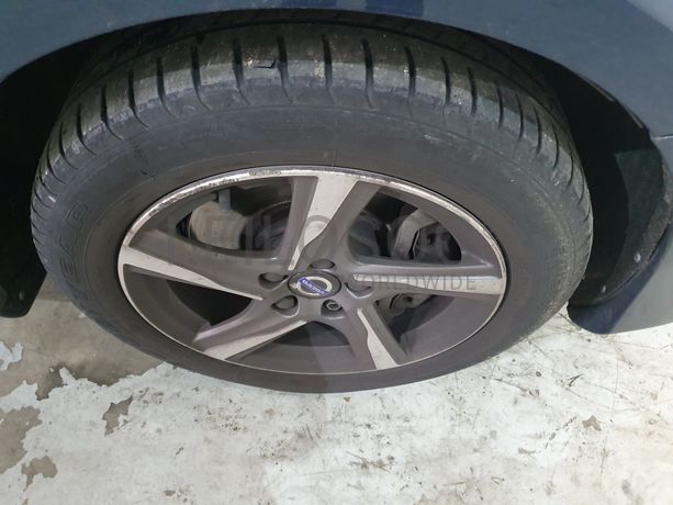 Volvo V40 D4 R Design · Ano 2014