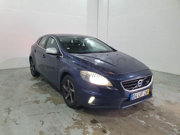 Volvo V40 D4 R Design · Ano 2014
