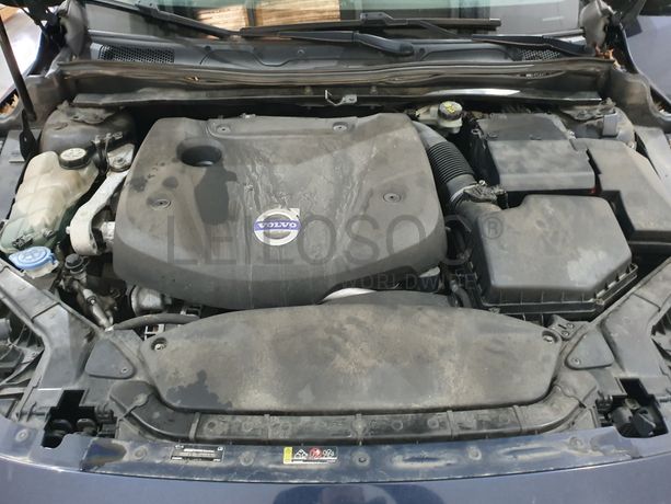 Volvo V40 D4 R Design · Ano 2014