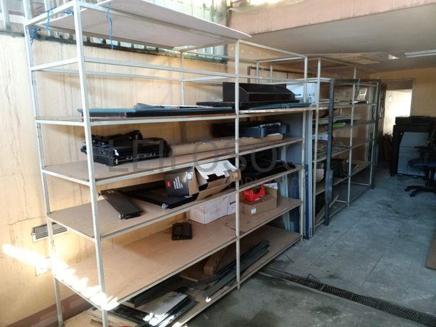 Prateleiras metálicas