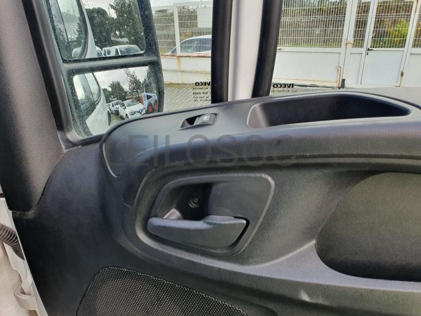 Iveco Daily 35-150 com Plataforma Elevatória Dhollandia · Ano 2015