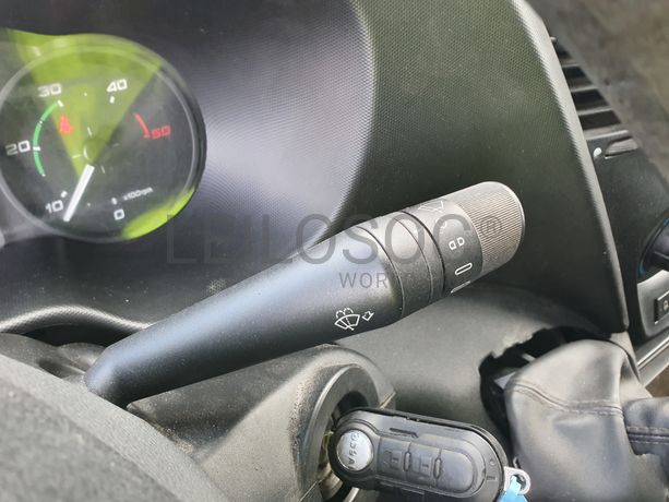 Iveco Daily 35-150 com Plataforma Elevatória Dhollandia · Ano 2015