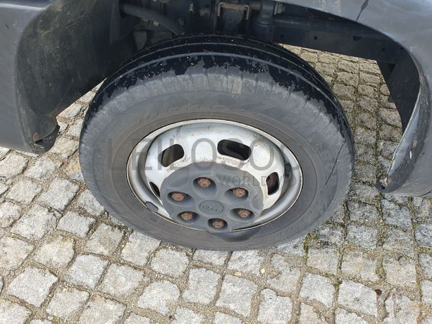 Iveco Daily 35-150 com Plataforma Elevatória Dhollandia · Ano 2015