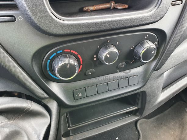 Iveco Daily 35-150 com Plataforma Elevatória Dhollandia · Ano 2015