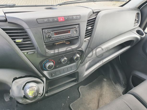 Iveco Daily 35-150 com Plataforma Elevatória Dhollandia · Ano 2015