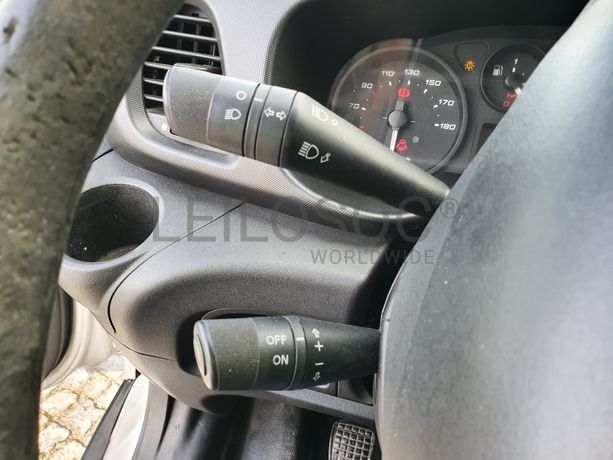 Iveco Daily 35-150 com Plataforma Elevatória Dhollandia · Ano 2015