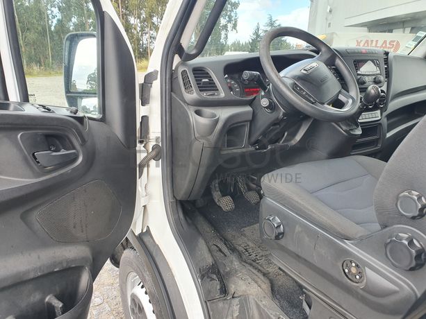 Iveco Daily 35-160  · Ano 2017