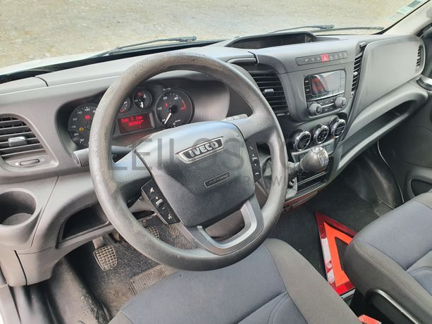 Iveco Daily 35-160  · Ano 2017