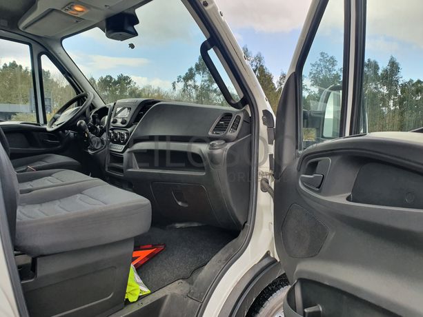 Iveco Daily 35-160  · Ano 2017