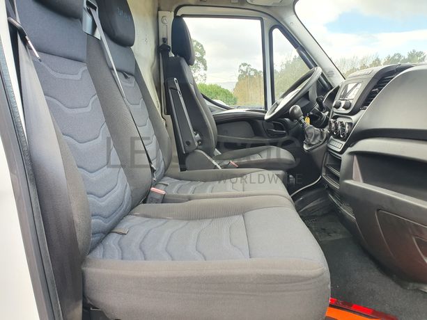 Iveco Daily 35-160  · Ano 2017