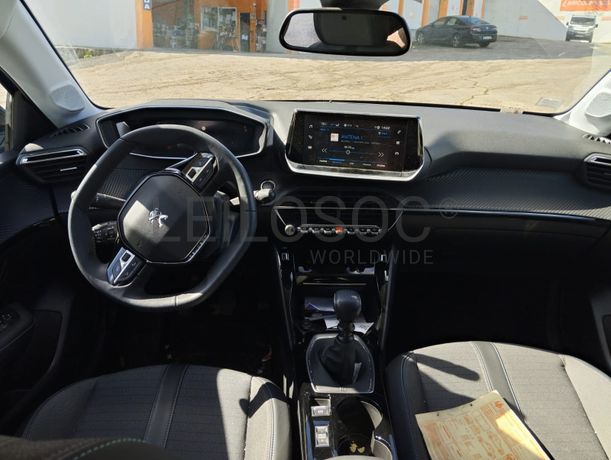 Peugeot 208 · Ano 2022